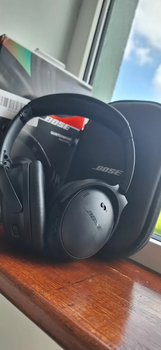 Bose QuietComfort headphones - Image 1
