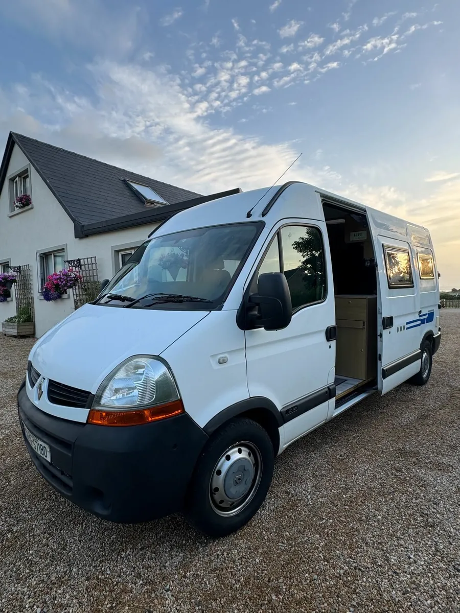 Camper van Renault Master - Image 1