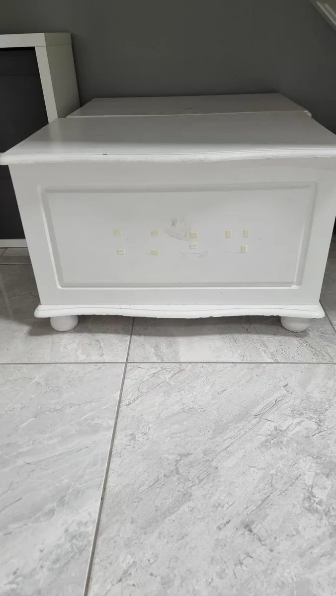 Furniture - toy chest