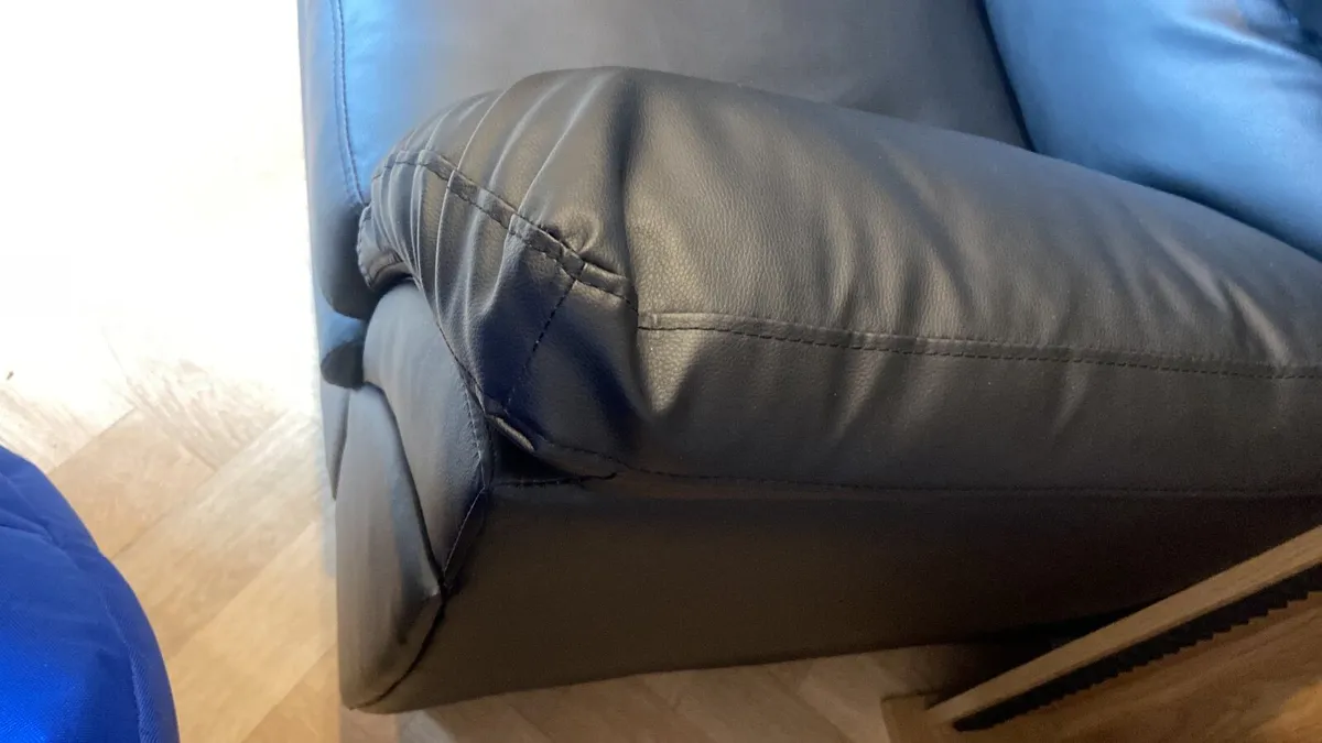 3 seater leather sofa - Image 1