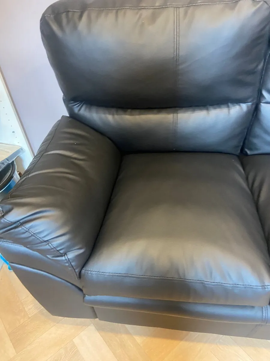 3 seater leather sofa - Image 3