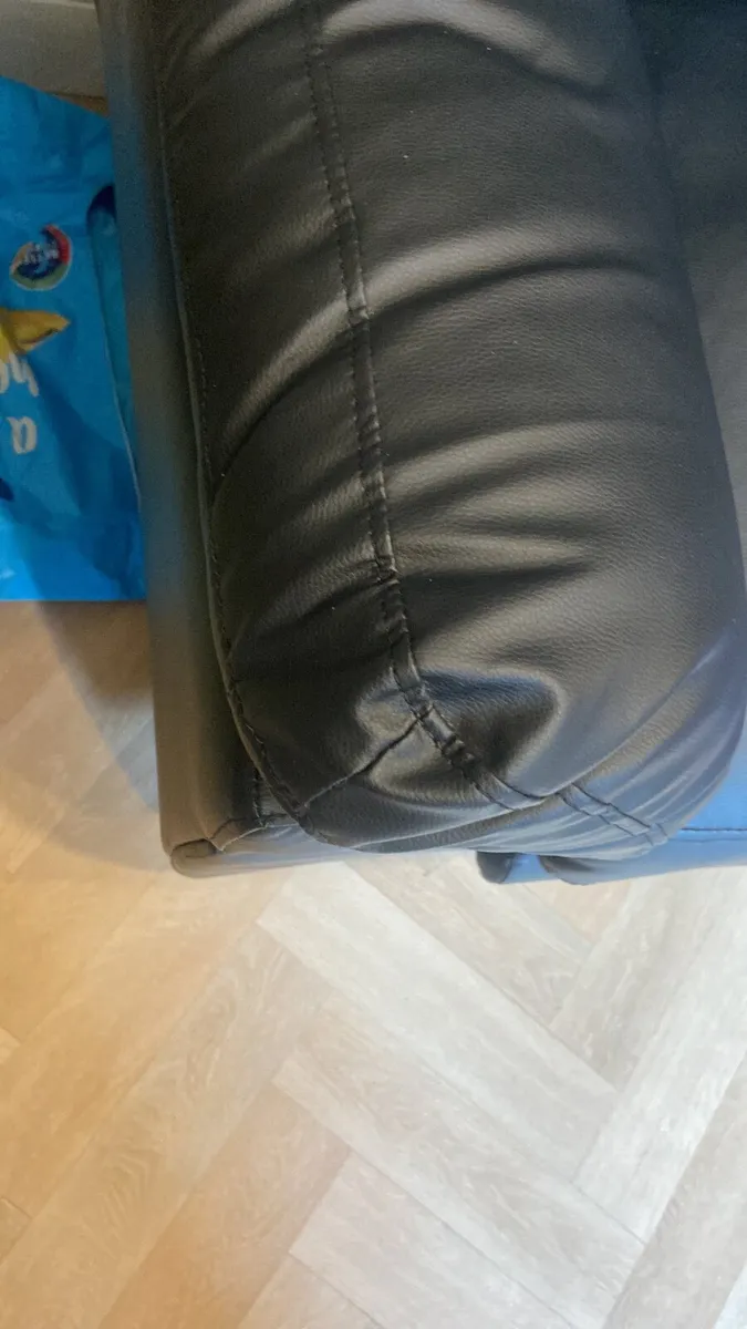 3 seater leather sofa - Image 4
