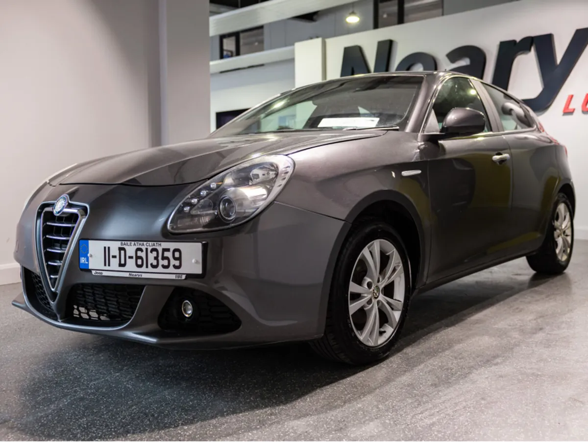 Alfa Romeo Giulietta 1.4 TB LUSSO 120BHP 5 5DR - Image 3