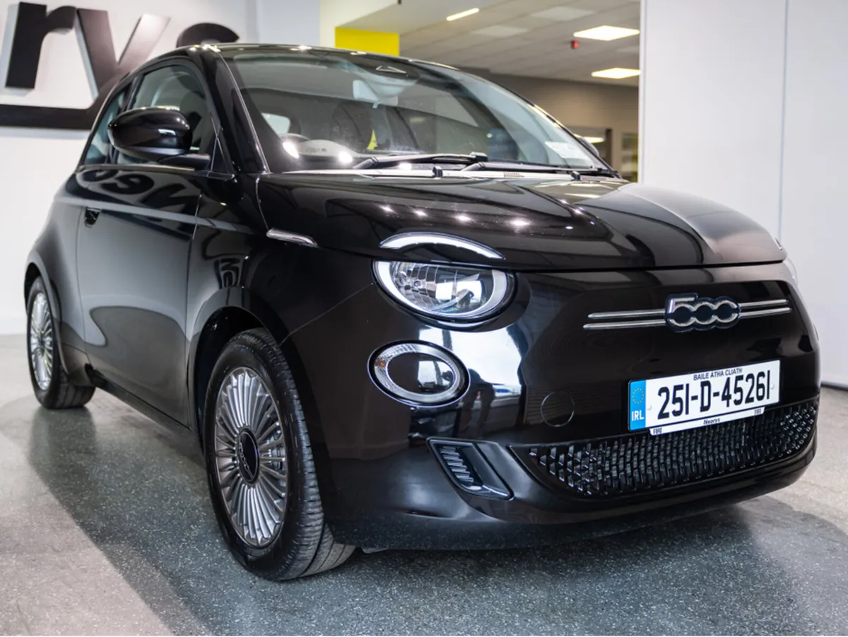 Fiat 500e ICON 42KWH 3DR AUTO - Image 1