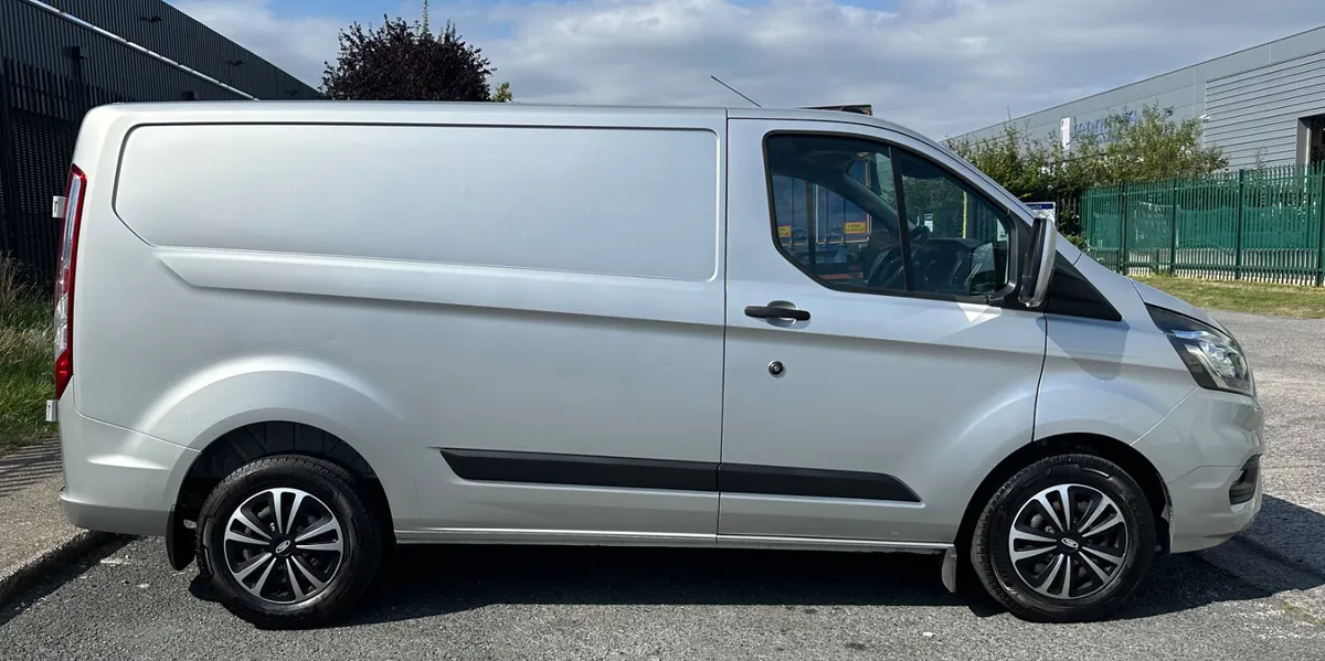 2021 Custom Auto Petrol Hybrid 15k klms - Image 3