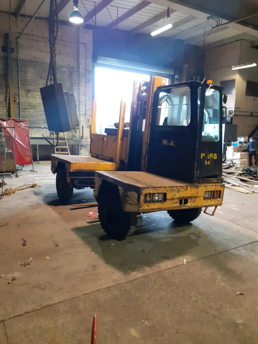 Boss side loader forklift - Image 1