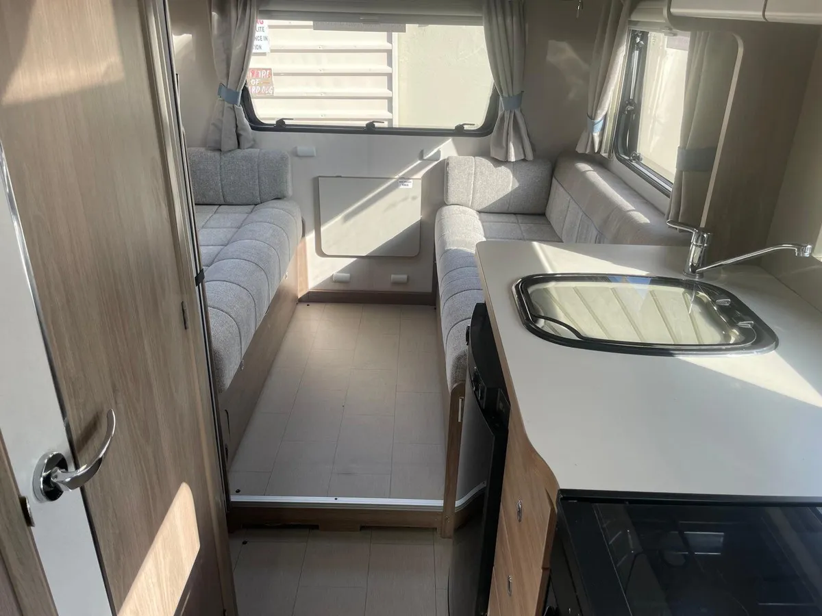 2020 Compass Avantgarde 196 6 Berth - Image 3