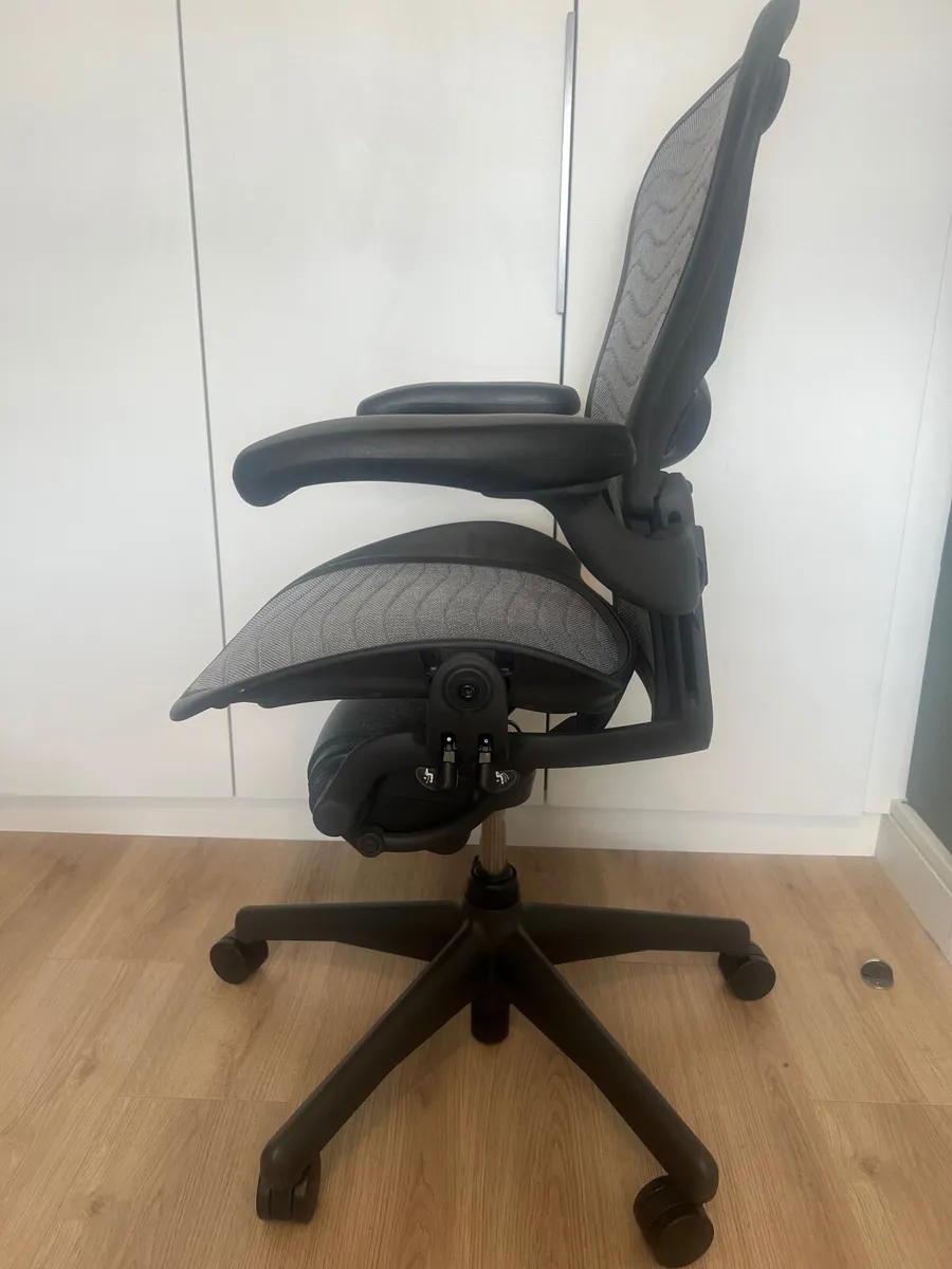 New Generation Herman Miller Aeron Chair (Size B) - Image 3