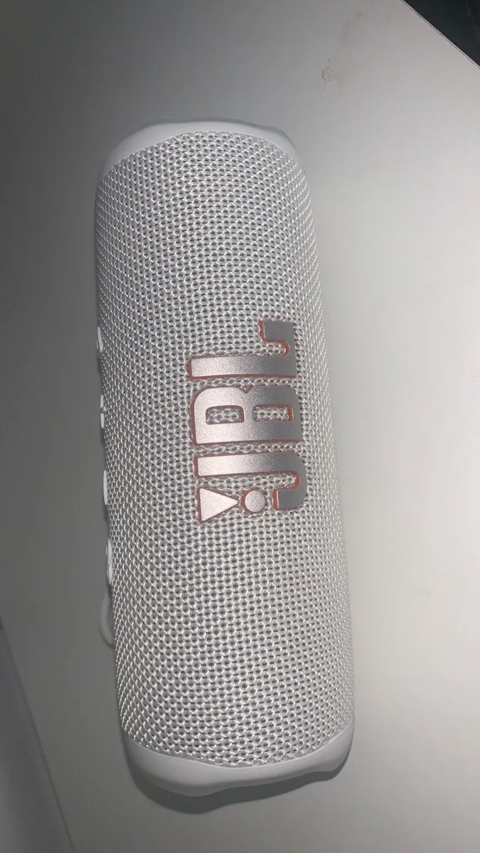 JBL  Flip 6 — White — Waterproof Bluetooth Speaker - Image 3