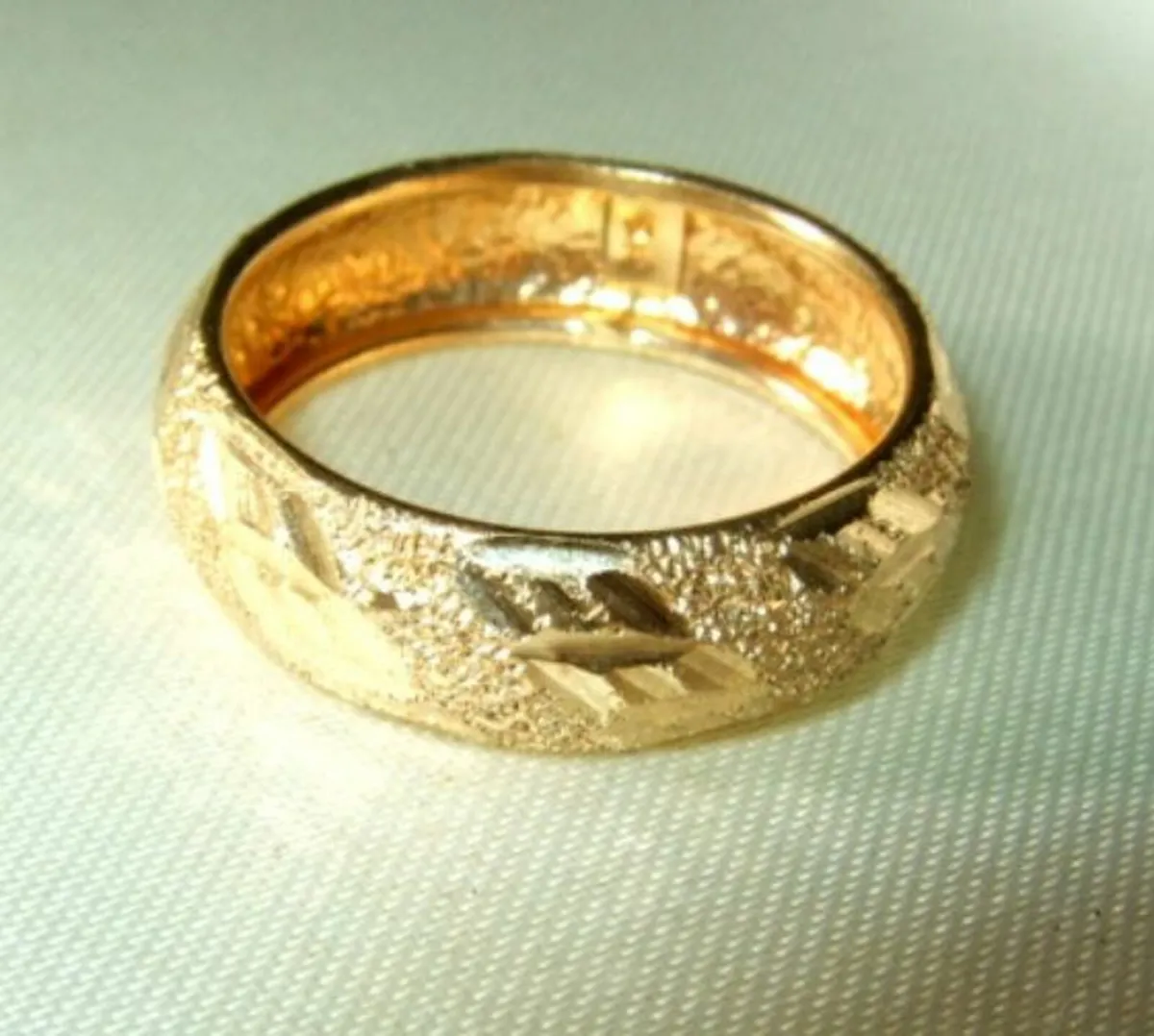 Vintage 9ct Gold Hallmarked Wedding Band - Image 2