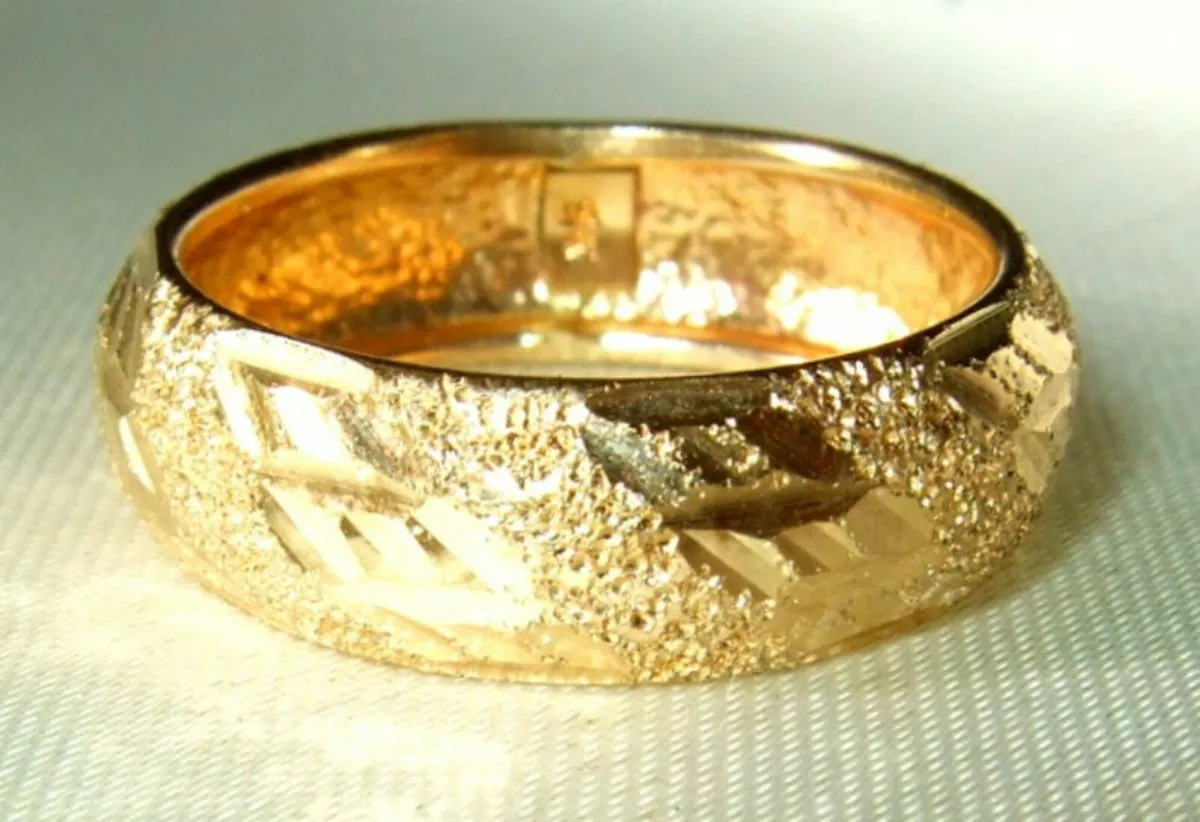 Vintage 9ct Gold Hallmarked Wedding Band - Image 3