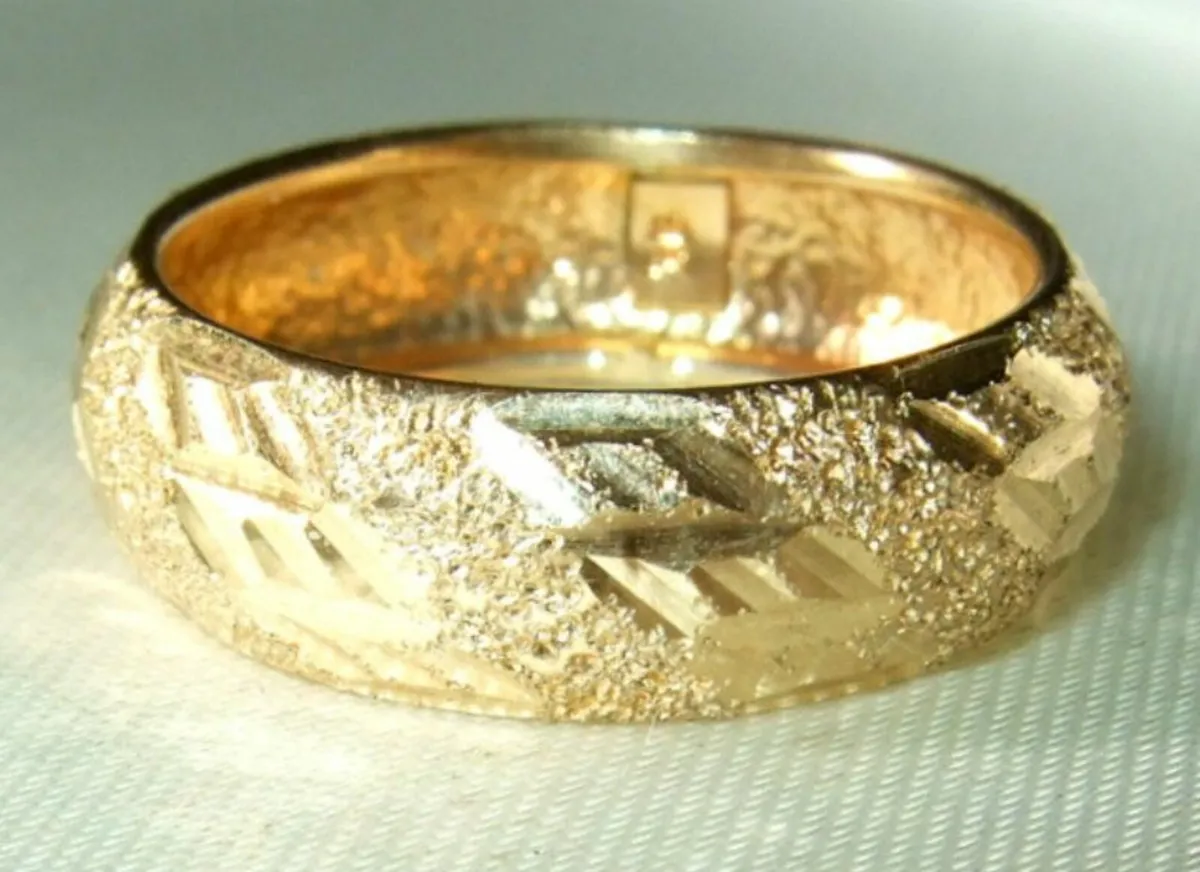 Vintage 9ct Gold Hallmarked Wedding Band - Image 4