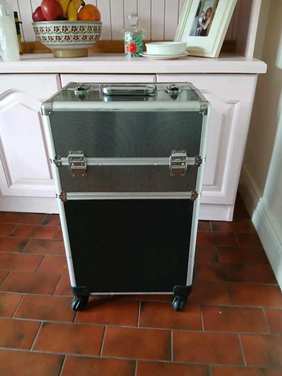 Portable vanity kart - Image 1