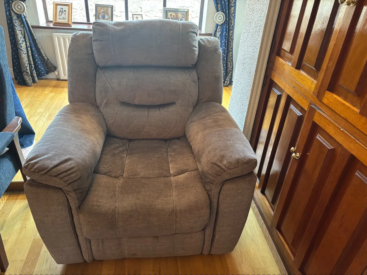 3 piece  suite - Image 2