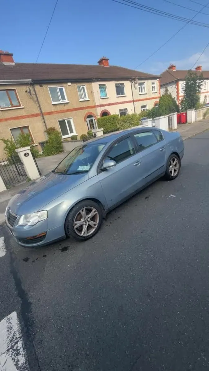 Volkswagen Passat 2010 - Image 1