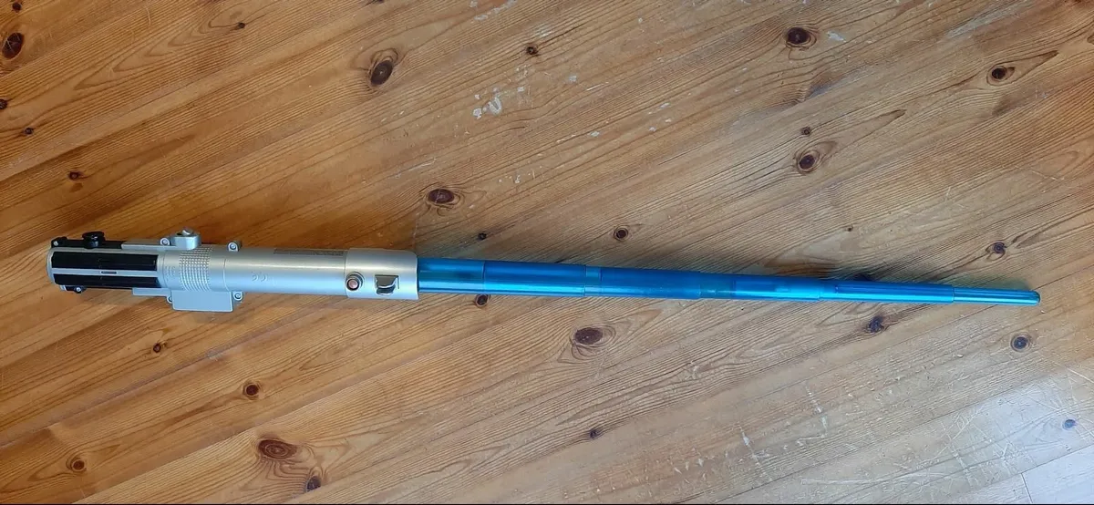 2 Star Wars Lightsabers - Image 1