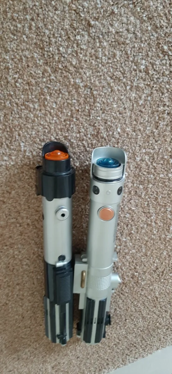 2 Star Wars Lightsabers - Image 3
