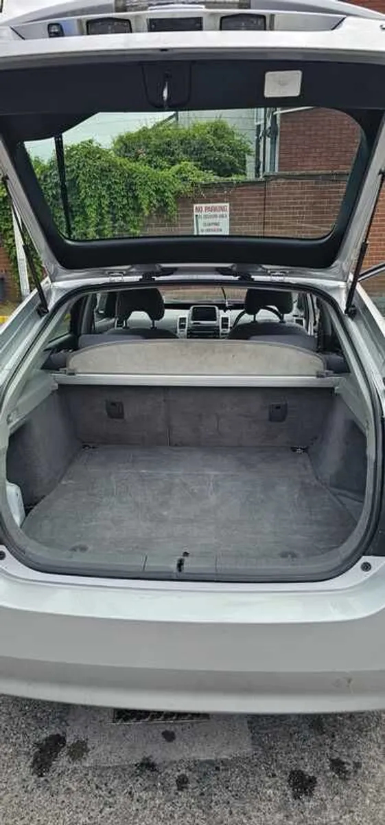 2009 automatic Toyota Prius 1.5 NCT 03/26 - Image 3