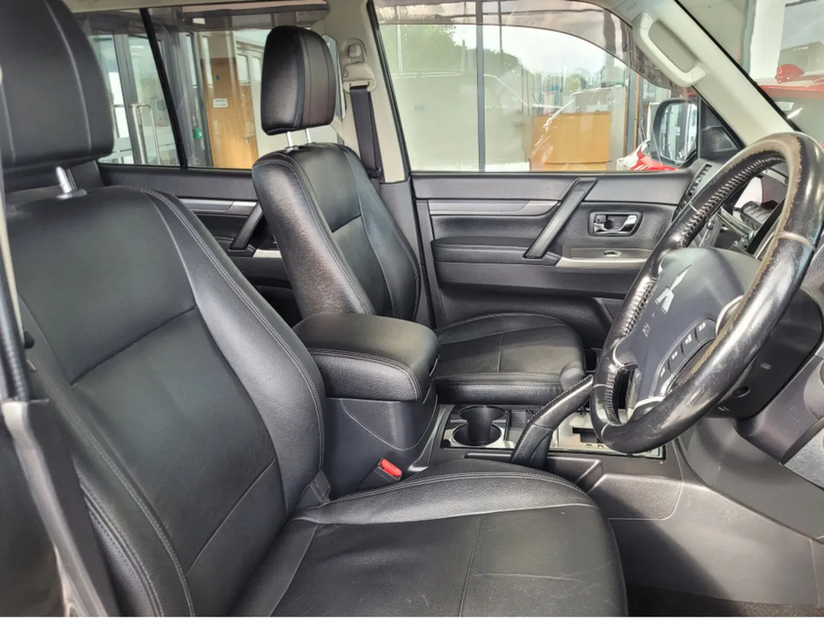 Mitsubishi Pajero 5 Seater Business - Image 2