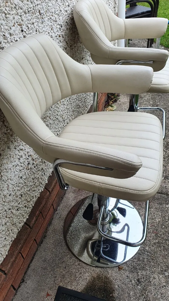 2 Cream and chrome breakfast bar stools - Image 3
