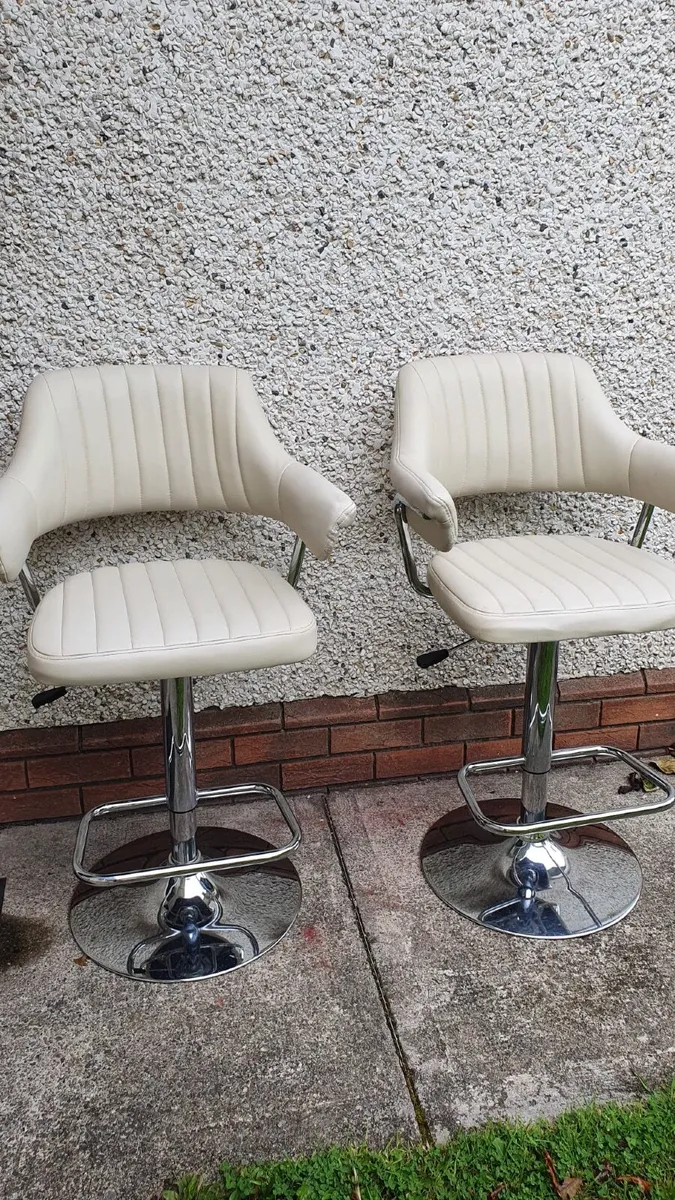 2 Cream and chrome breakfast bar stools - Image 1