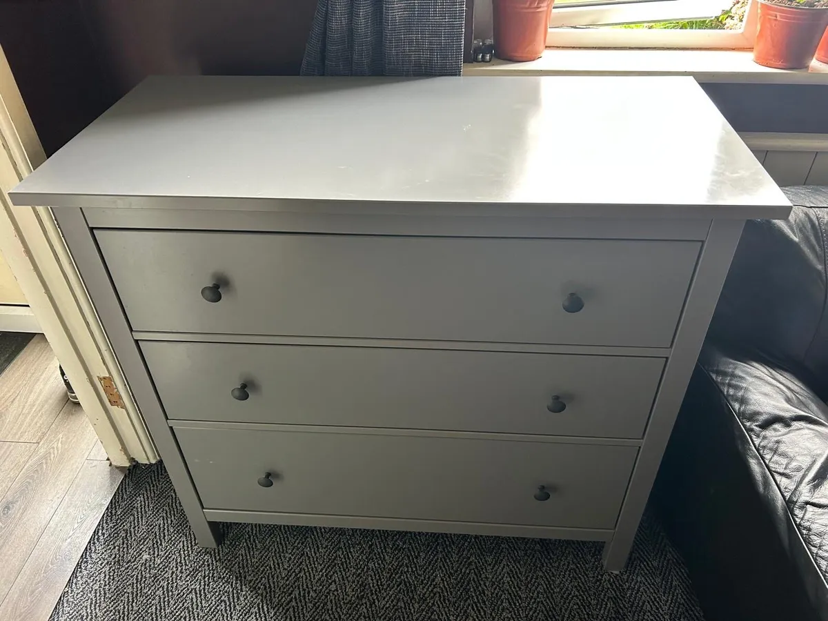 Chest of drawers - Image 1