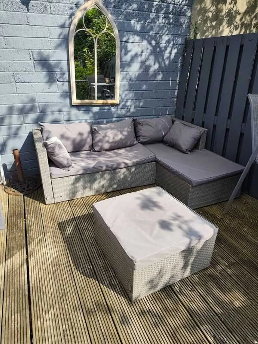 Garden furniture - Image 1