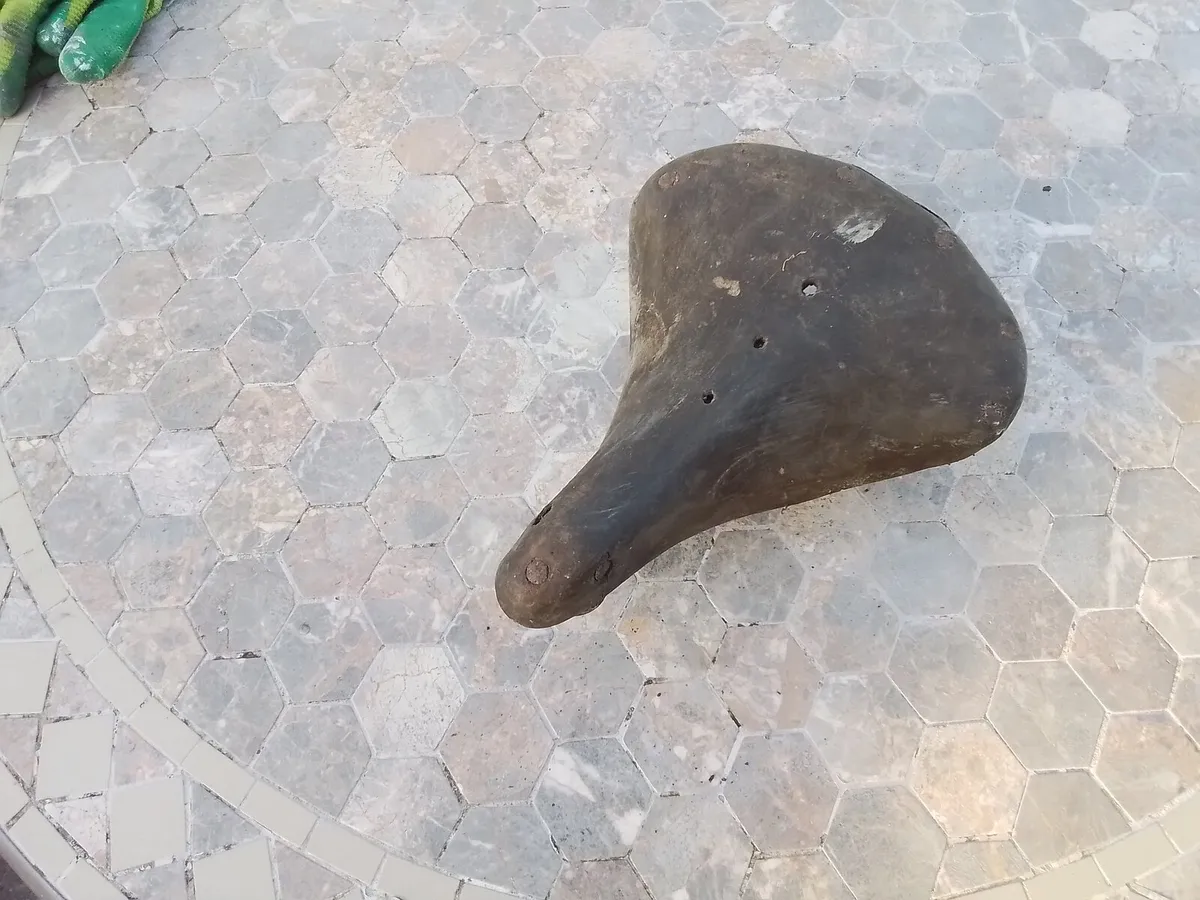 Bike saddle - Image 1