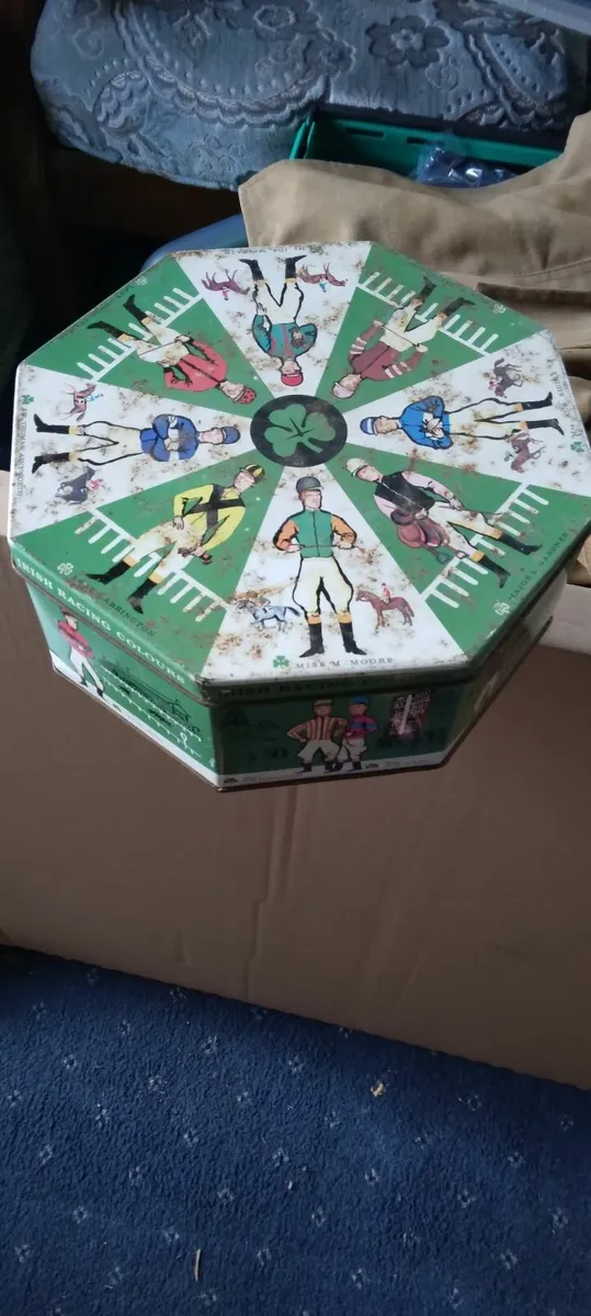 Biscuit tin - Image 4