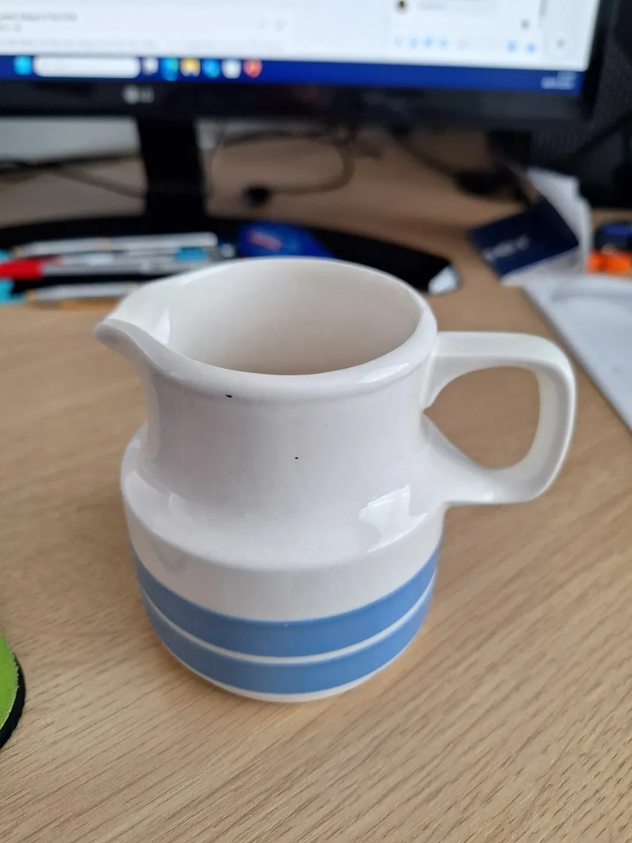 Vintage Irish jug - Carrigaline Potteries - Image 1