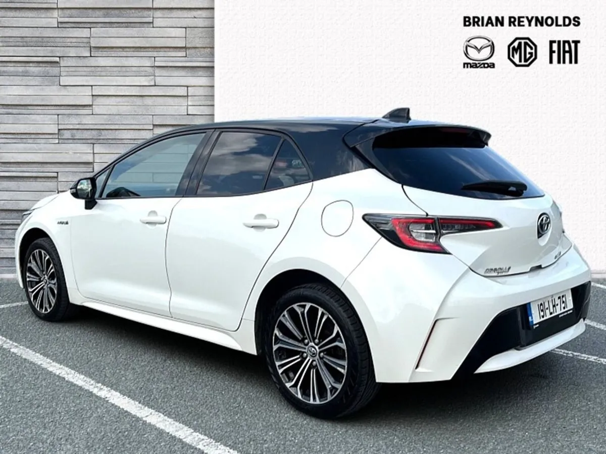 Toyota Corolla 1.8 Hybrid Luna Sport Hatchback - Image 4
