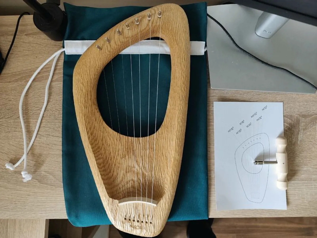 Ash Wood Lyre - 7 strings pentatonic - Image 1