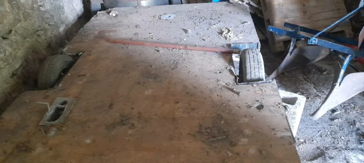 Trailer  flatbody   wite breaks - Image 1