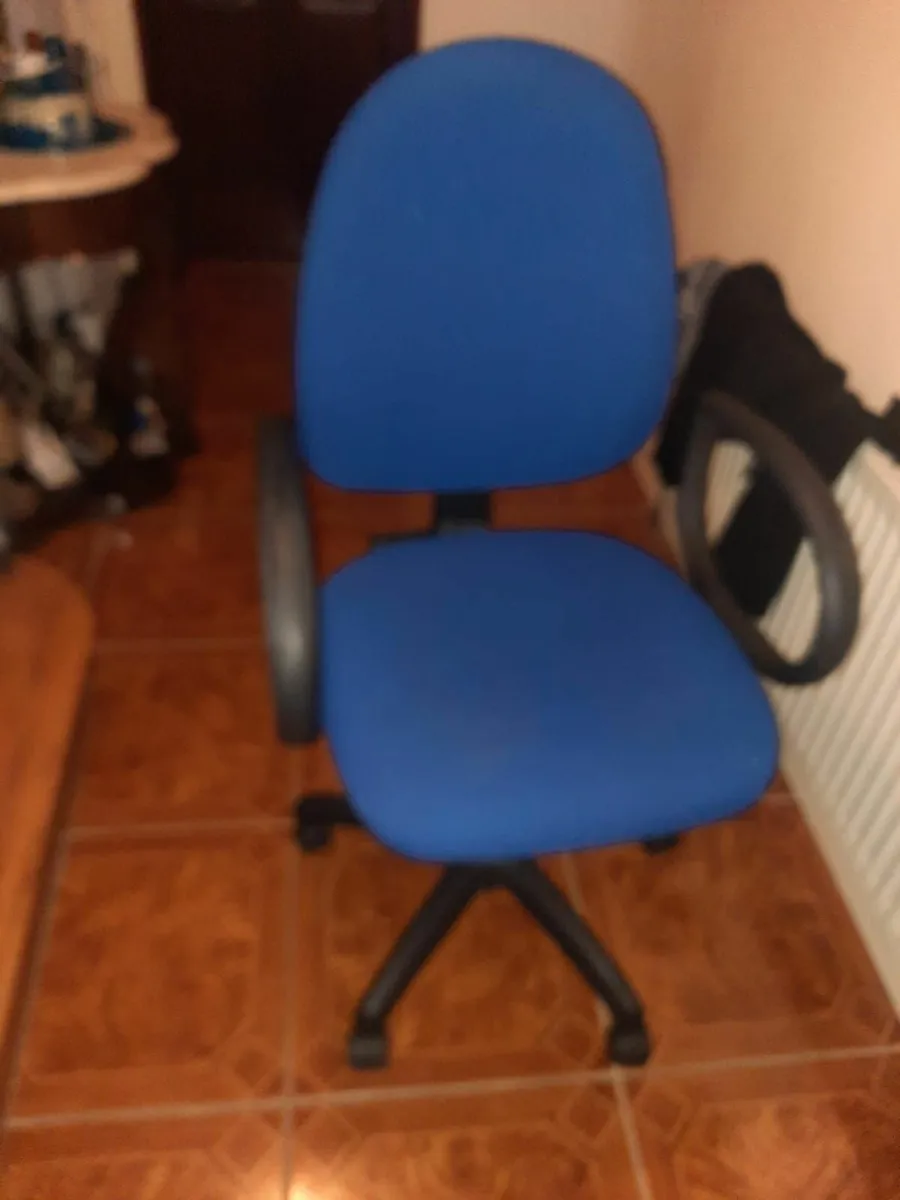 Office chair - Image 1