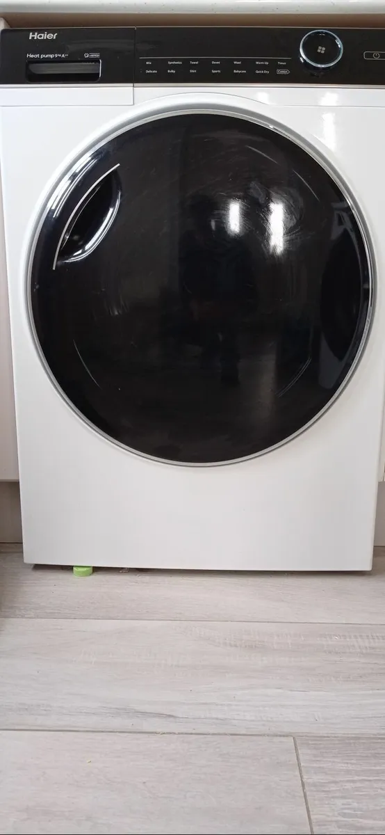Heat pump tumble dryer