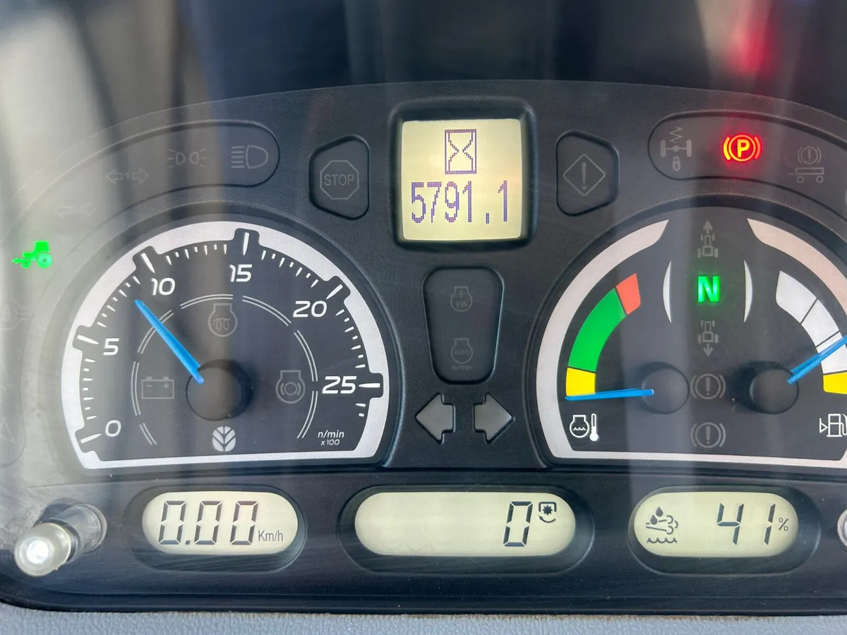 2018 New Holland T7.190 + Loader - Image 2