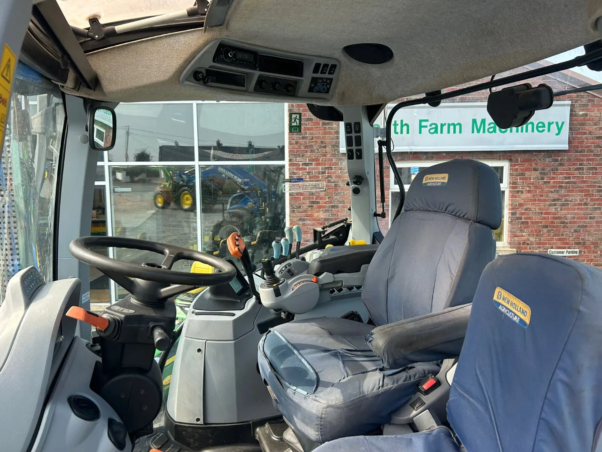 2018 New Holland T7.190 + Loader - Image 4