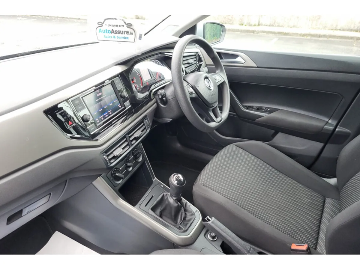 Volkswagen Polo TRENDLINE 1.0 80BHP *** Bluetooth - Image 3