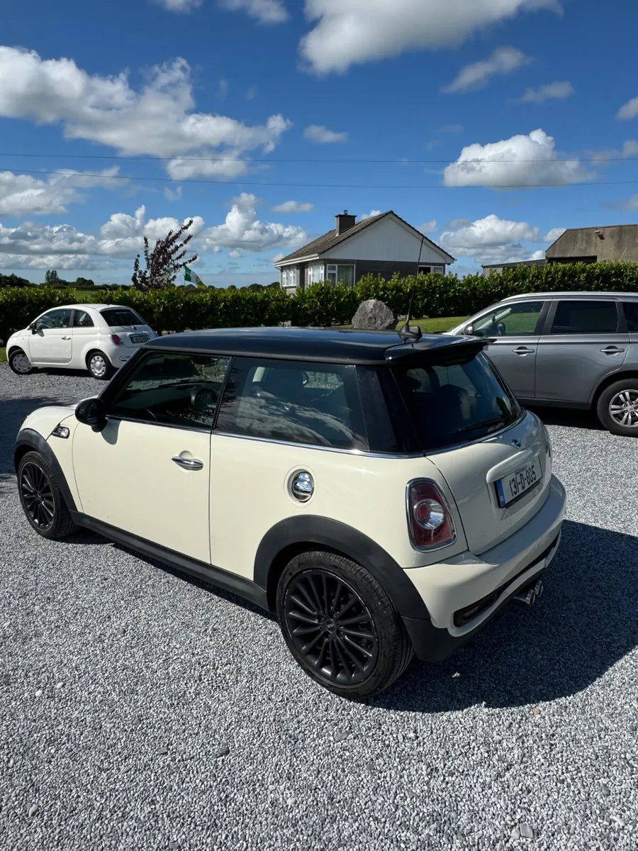 Mini Cooper SD 2013 very low km 2 litre diesel - Image 2