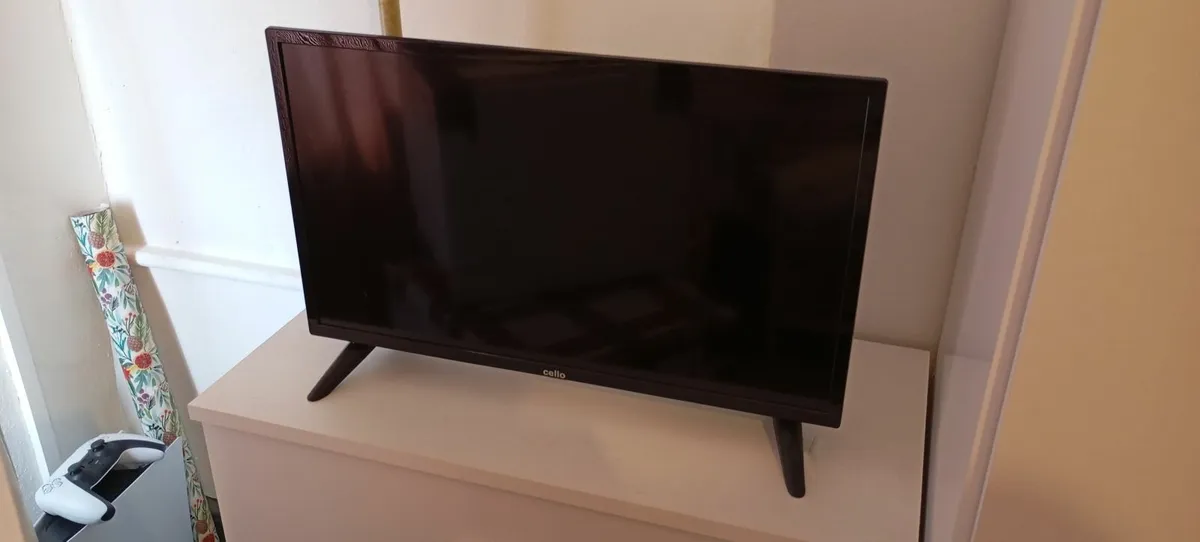 Small Smart TV - Image 1