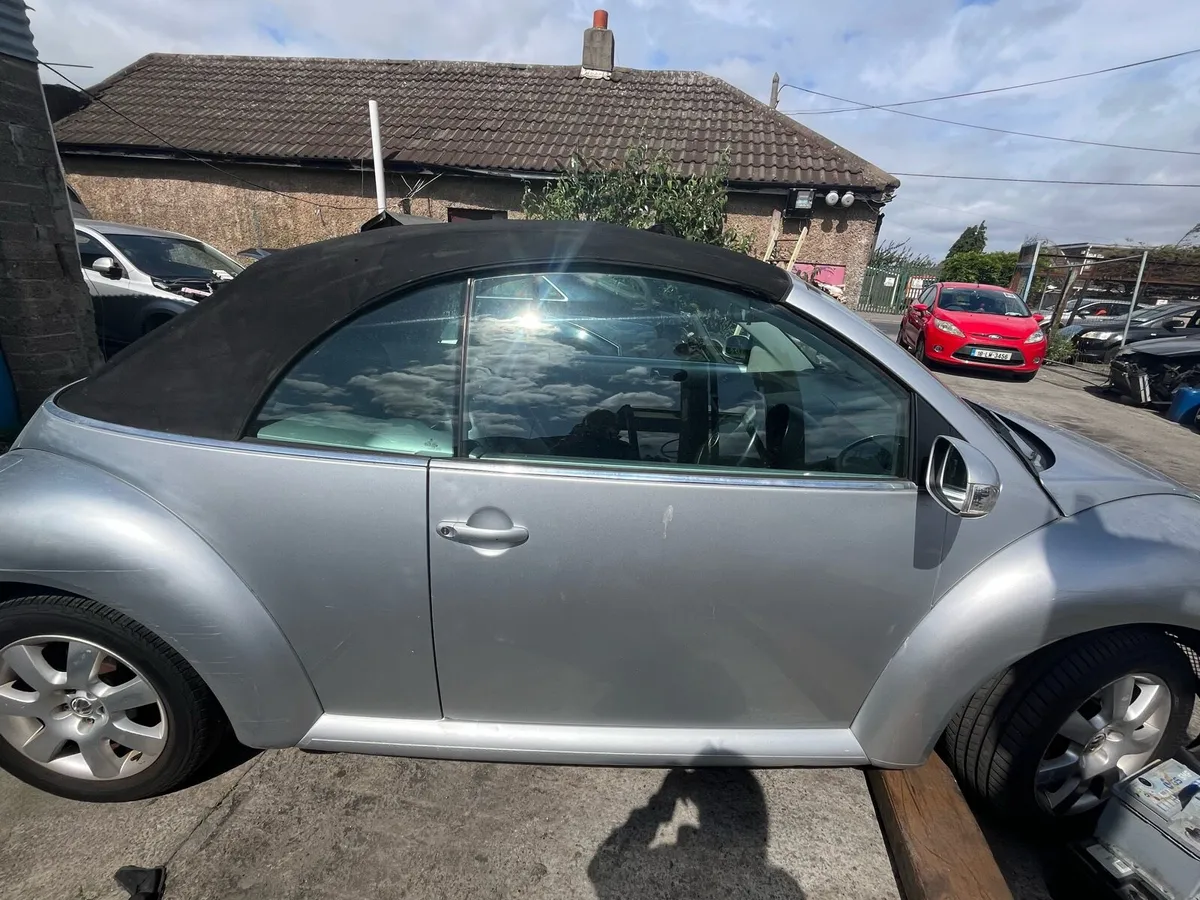 Volkswagen Beetle 2005 - Image 1