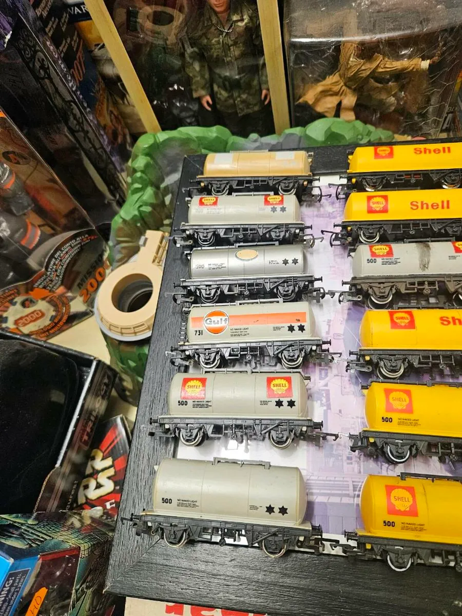 Hornby OO Gauge Tanker Wagons - Image 2
