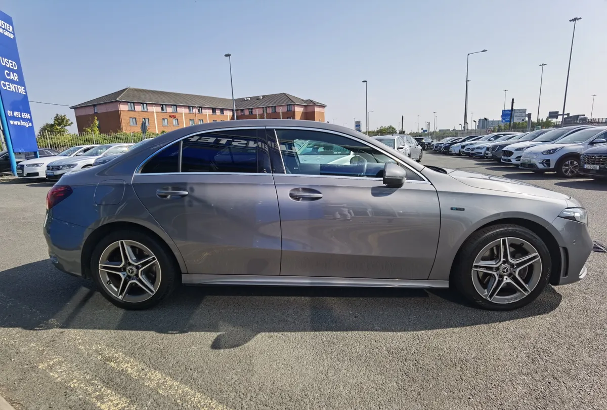 MERCEDES-BENZ A CLASS A250 E AMG LINE EXECUTIVE - Image 4