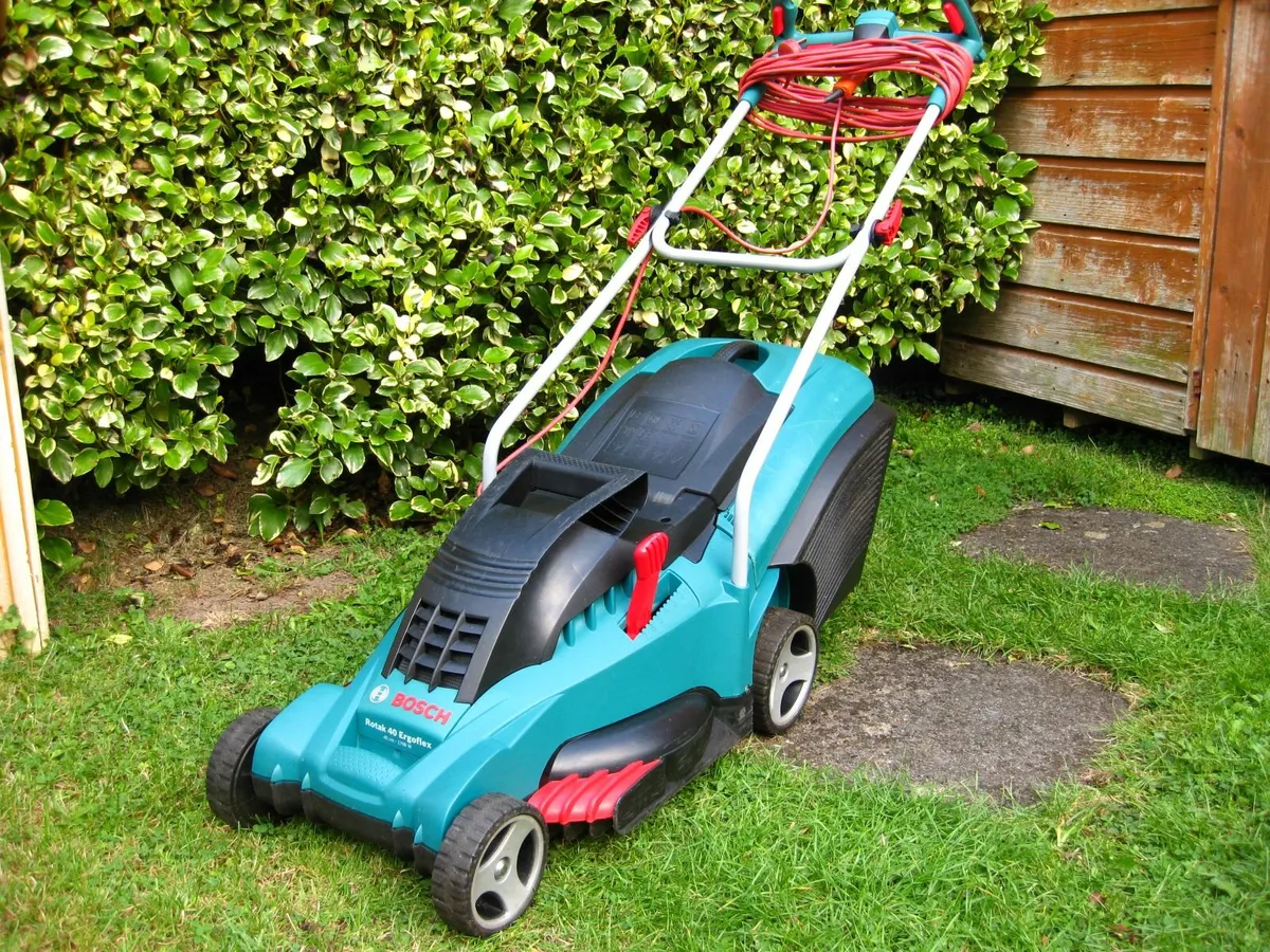 Spotless Bosch Rotak 40cm Ergoflex Electric Mower. - Image 2