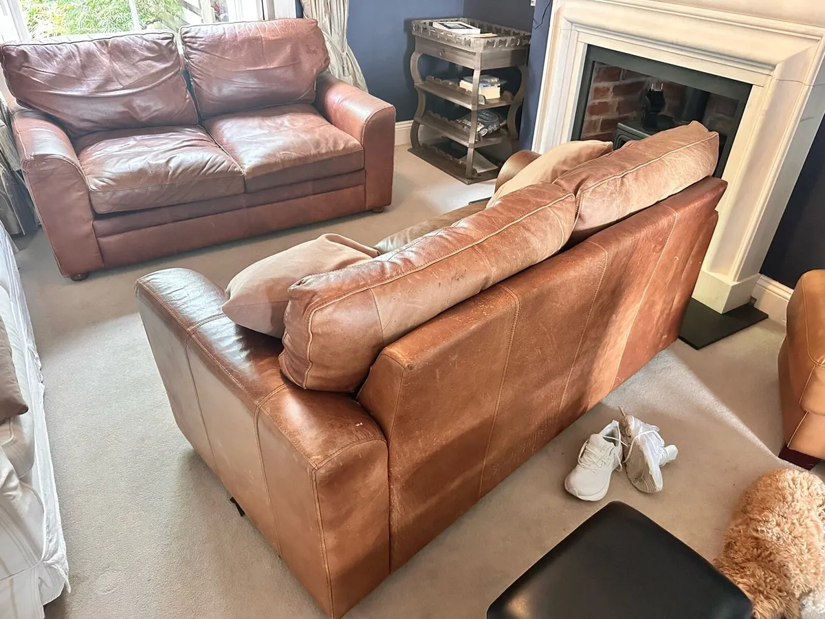 Two leather 2 seater settees - Image 2