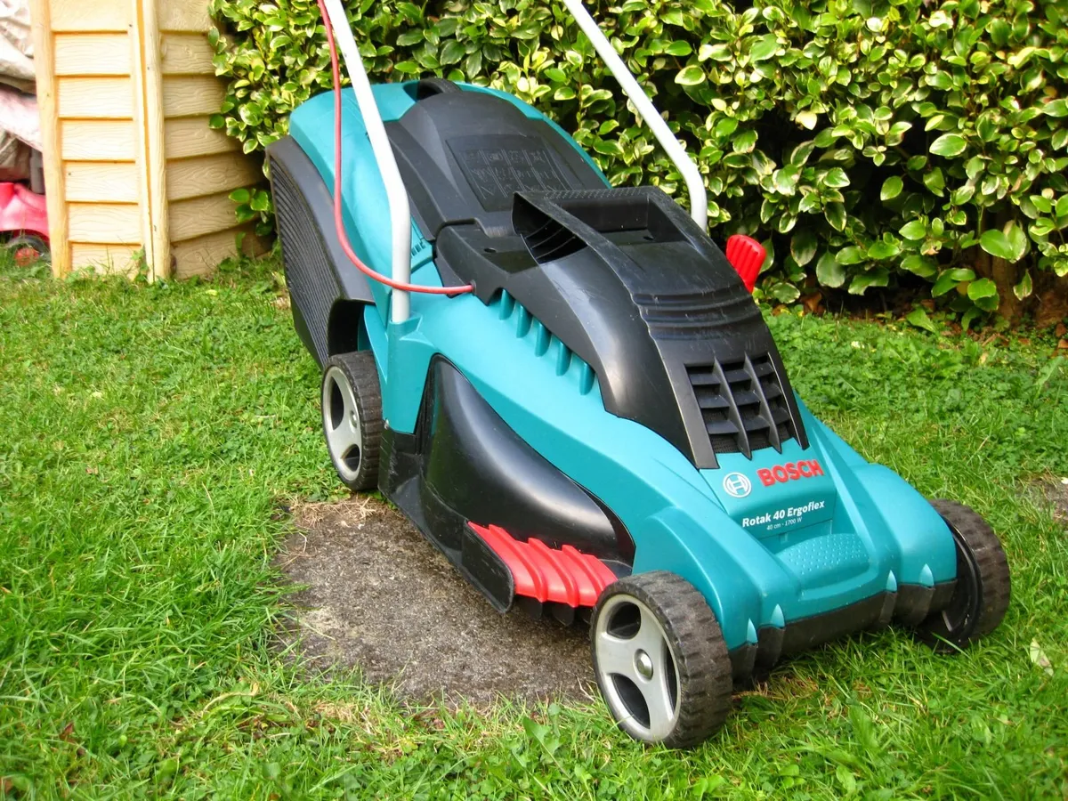 Spotless Bosch Rotak 40cm Ergoflex Electric Mower. - Image 3