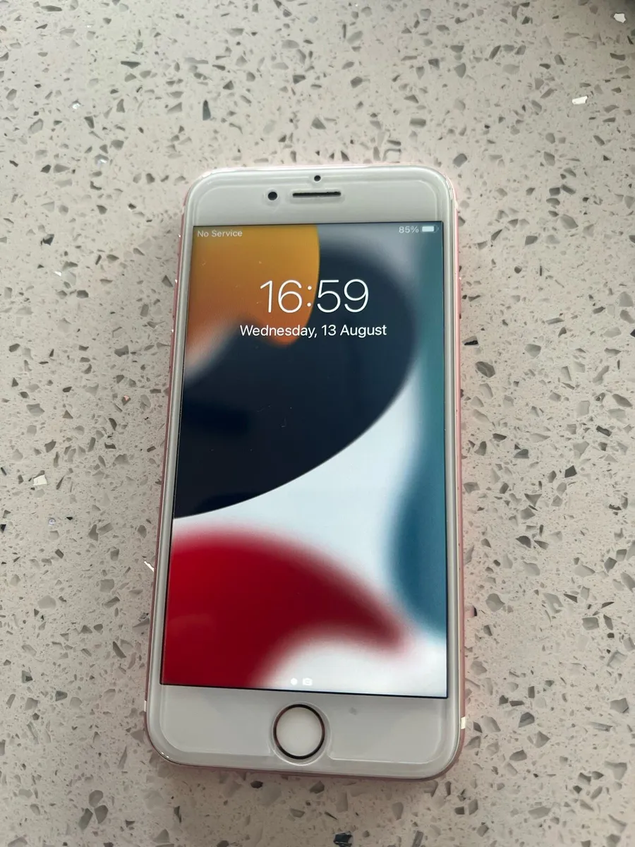 iPhone 7 - Image 1