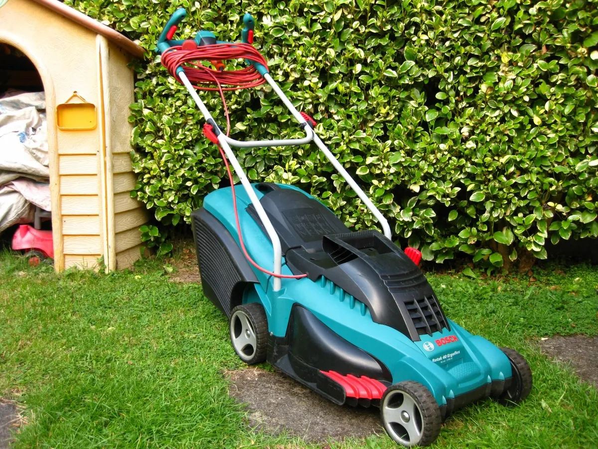 Spotless Bosch Rotak 40cm Ergoflex Electric Mower. - Image 1