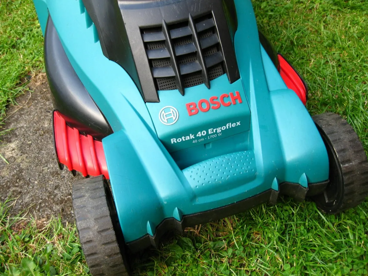 Spotless Bosch Rotak 40cm Ergoflex Electric Mower. - Image 4