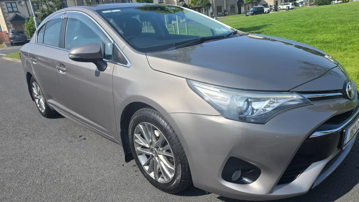Toyota Avensis 2016 luna model - Image 2